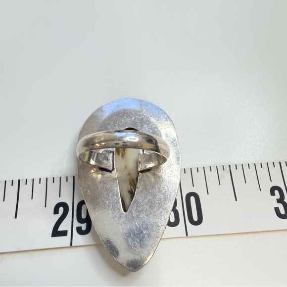 💕 Mother of pearl pear silver overlay 925 gemstone ring. Size 6 - Picture 9 of 9
